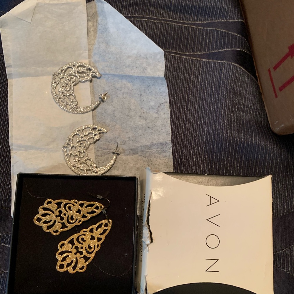 Avon Holiday Inspired Duo Pack Earrings Gold Silve